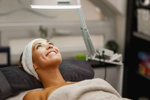 Comment le plan Action Cœur de Ville revitalise-t-il l'investissement dans les centres-villes ?